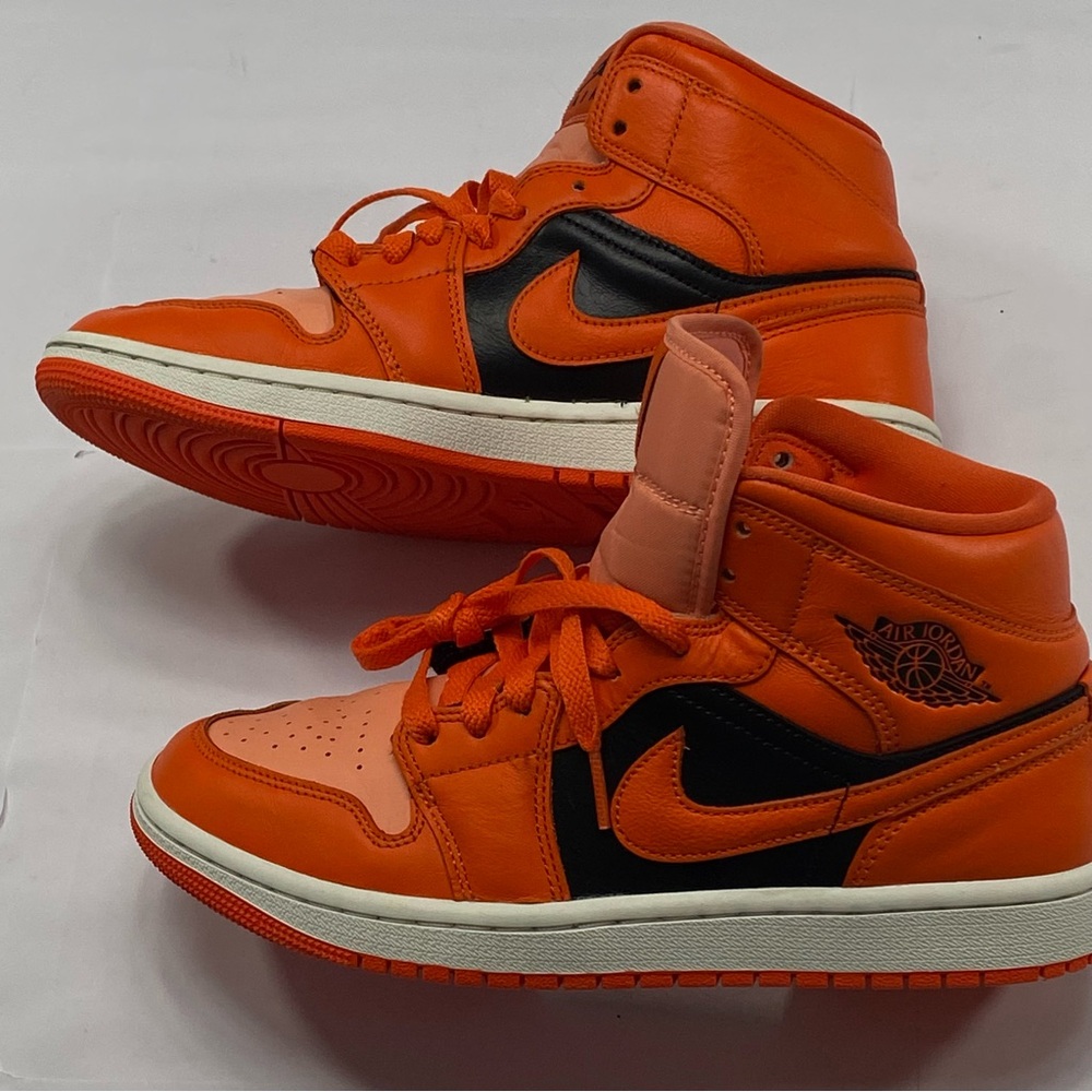 AIR  JORDAN 1 Mid Se 1 Rush Orange Women’s Size 8 DM 3381-600